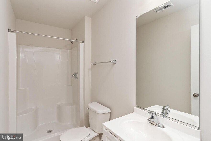 Guest Bathroom - 1196 Holly St