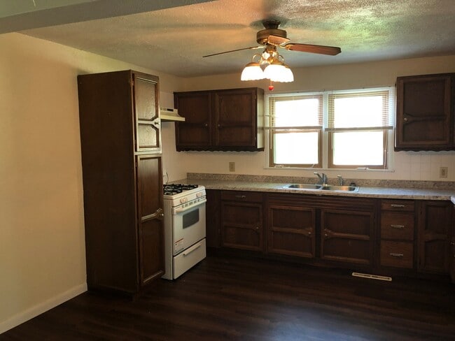 Building Photo - Check Out this Renovated House in a Quiet Neighborhood with a Large Yard!