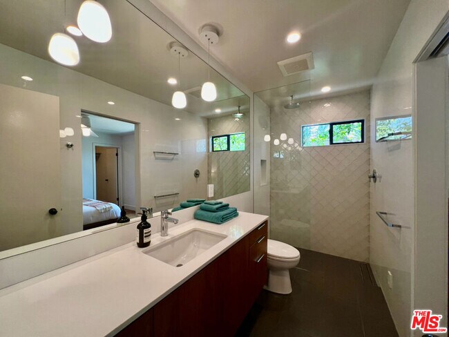 Building Photo - 6435 Innsdale Dr