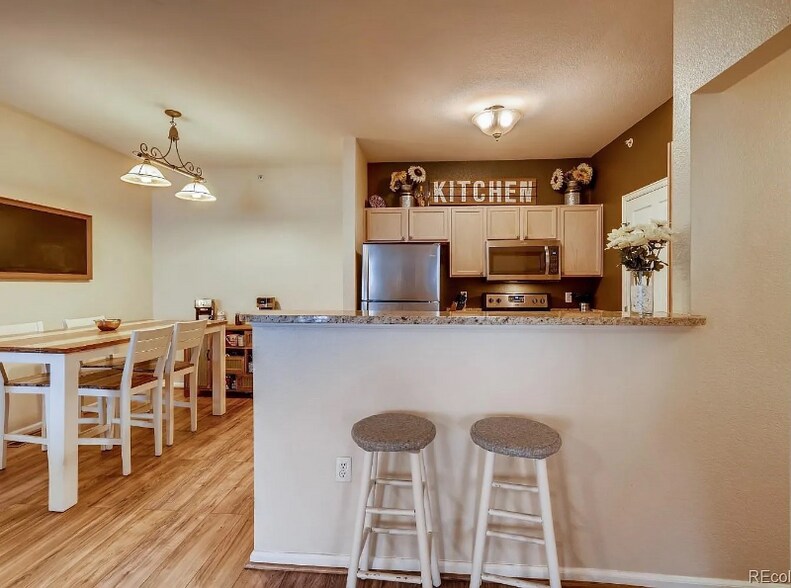 Bar Area - 2430 W 82nd Pl