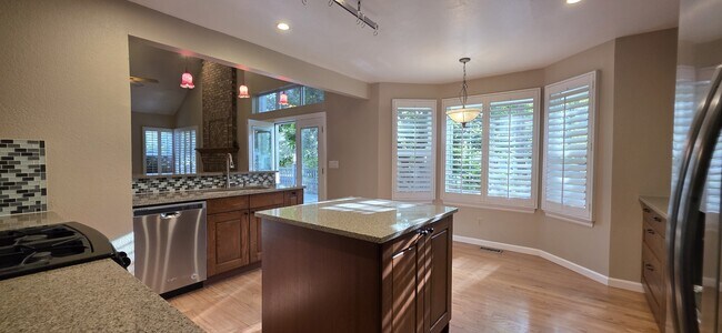 Building Photo - 572 W Jamison Pl