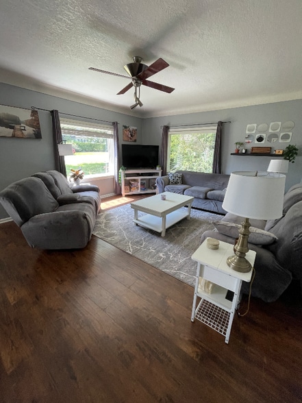 Building Photo - 534 Parker Ave