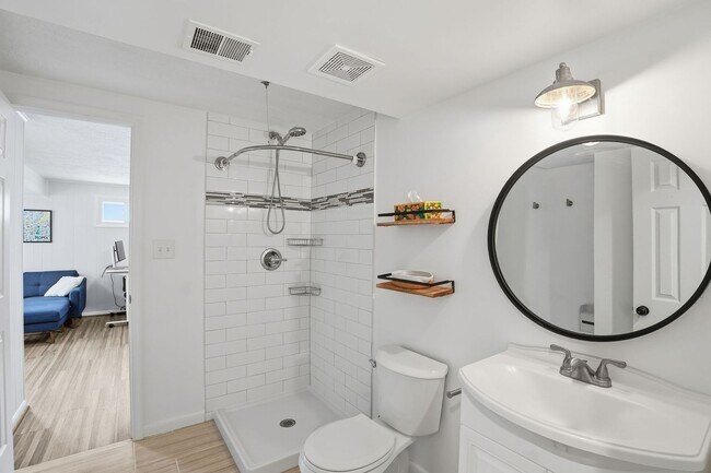 Building Photo - Updated 4BR Home with Finished Basement Minutes to Glenmont Metro!