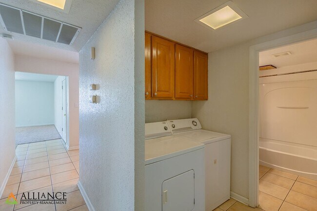 Building Photo - 1510 College Ave