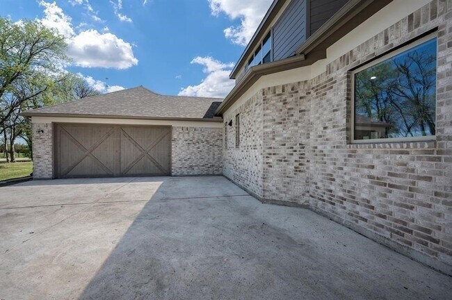 Building Photo - 1405 Gairloch Dr