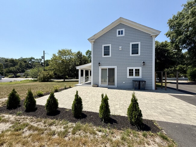 Building Photo - 209 Bank St