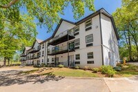 Building Photo - Spacious Apts - Excellent Tucker Location