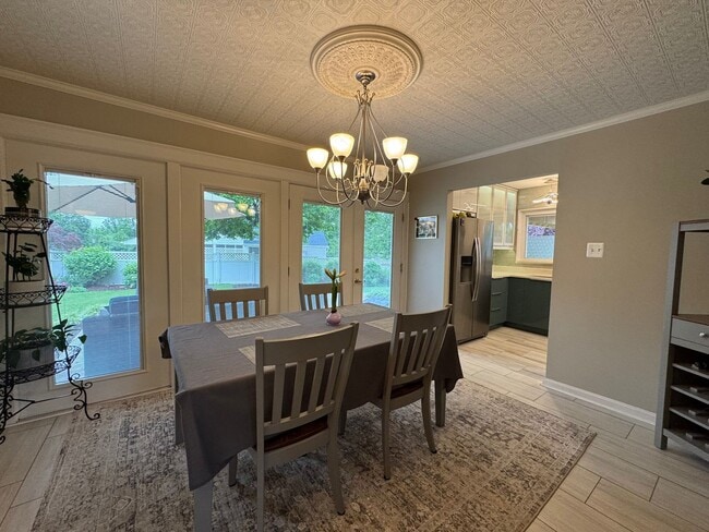 Building Photo - Gorgeous 3 Bed 1.5 Bath Single-Family Home...