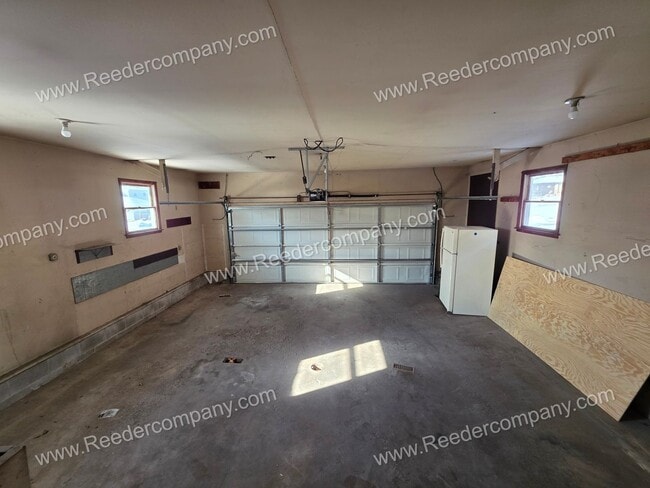 Building Photo - Well maintained 3 bedroom 2 bathroom house