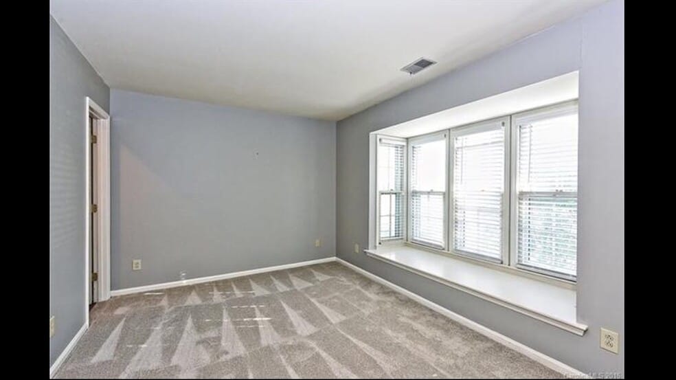 Building Photo - 3300 Selwyn Farms La