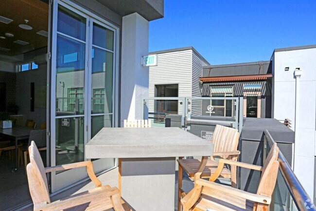 Building Photo - 3645 Haven Ave