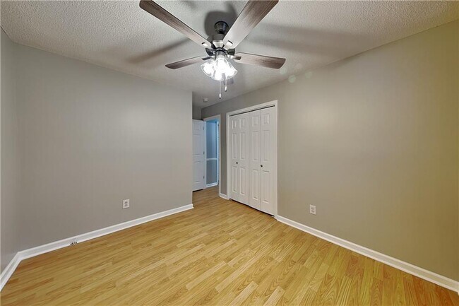 Building Photo - 235 Peach Crossing Dr