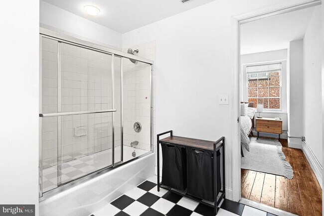 Building Photo - 36 Strawberry St