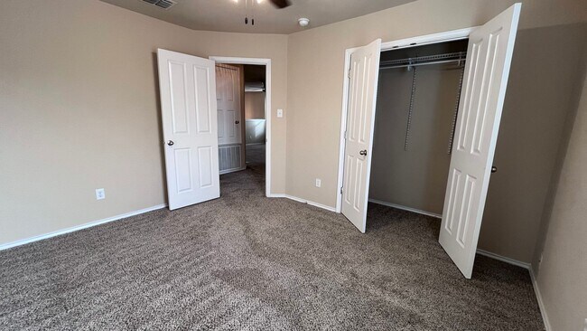 Building Photo - * Make this spacious home in Helotes off B...