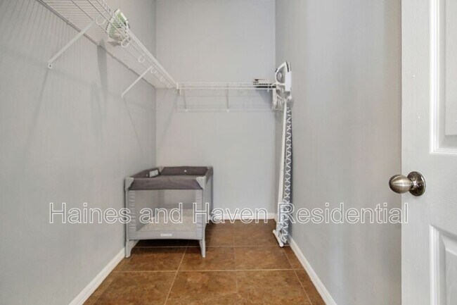 Building Photo - 323 Castlemain Cir