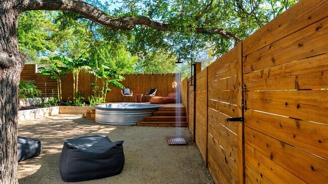 Building Photo - 2409 Shiloh Dr