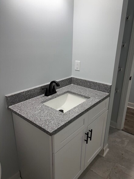 Building Photo - 2584 Tutwiler Ave
