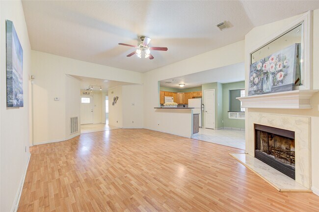 Building Photo - 2915 Blue Mist Dr