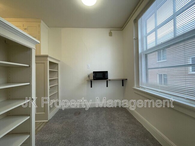 Building Photo - 310 5th St N