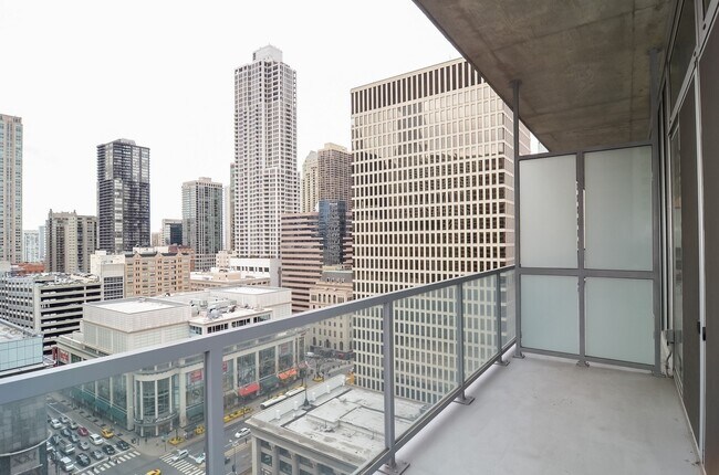 Building Photo - 550 N Saint Clair St