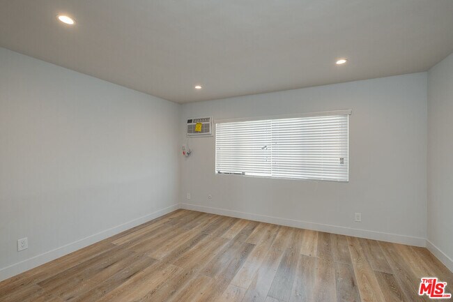 Building Photo - 4320 Finley Ave