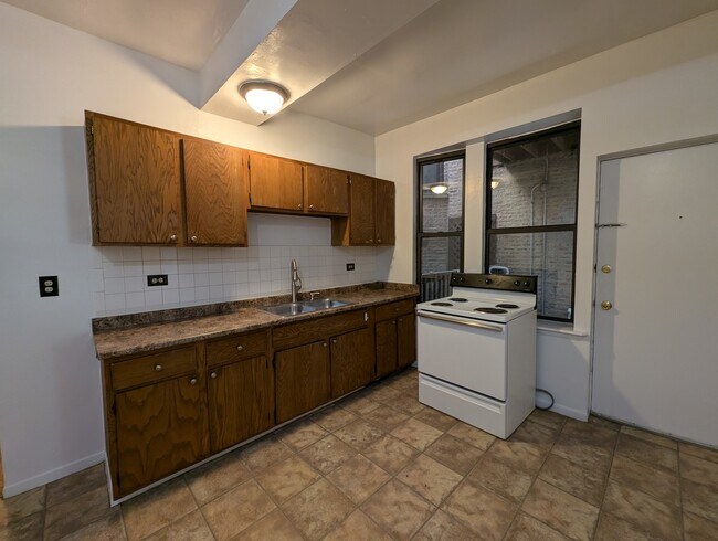 Building Photo - 3147 W Medill Ave