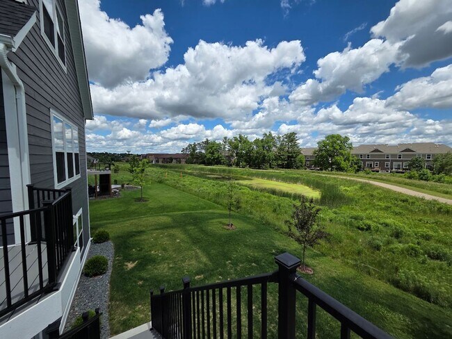 Building Photo - Beautiful 5 Bedroom 5 Bath in Woodbury