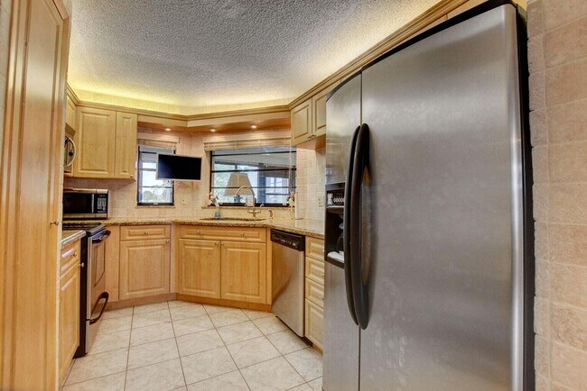 Building Photo - 5851 Parkwalk Dr