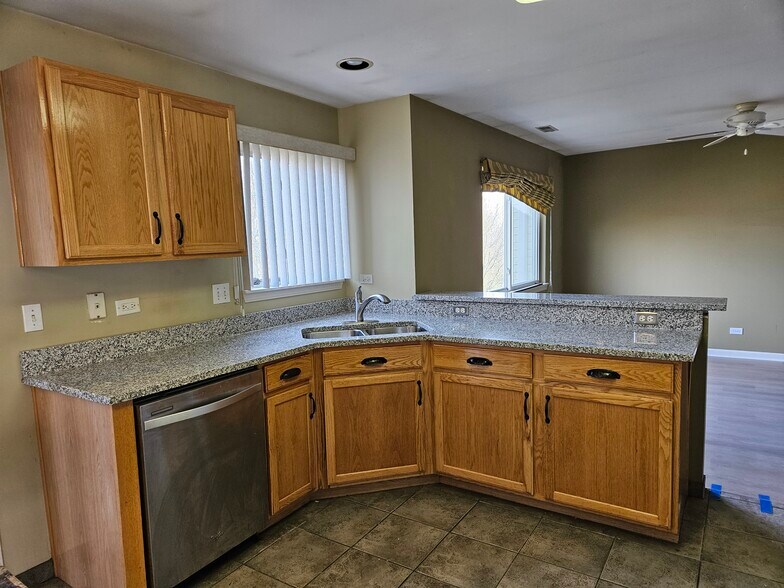 Kitchen - 1421 Meadowsedge Ln