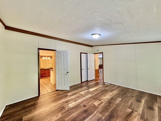 Building Photo - 229 Bateman Ln