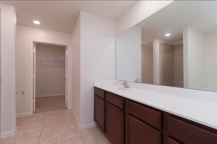 Building Photo - 15310 Albert Oak Dr