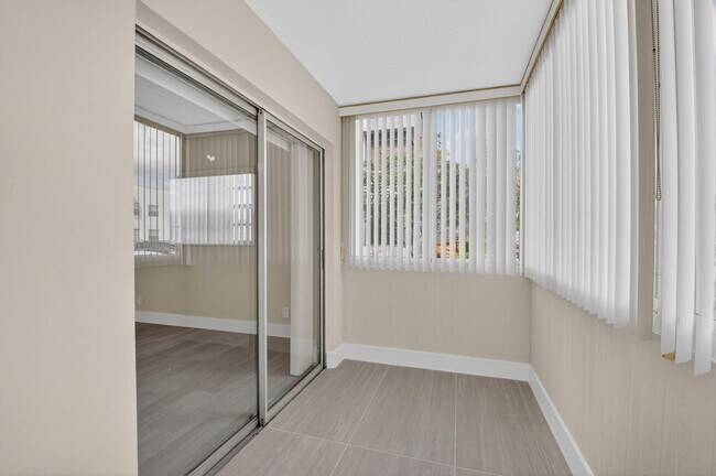 Building Photo - 538 Normandy Ln