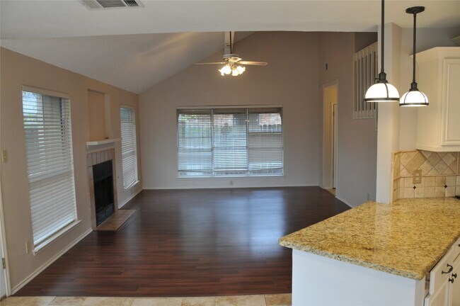 Building Photo - 14309 Kincheloe St