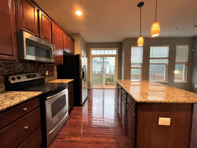 Building Photo - 400 Ava Way NE