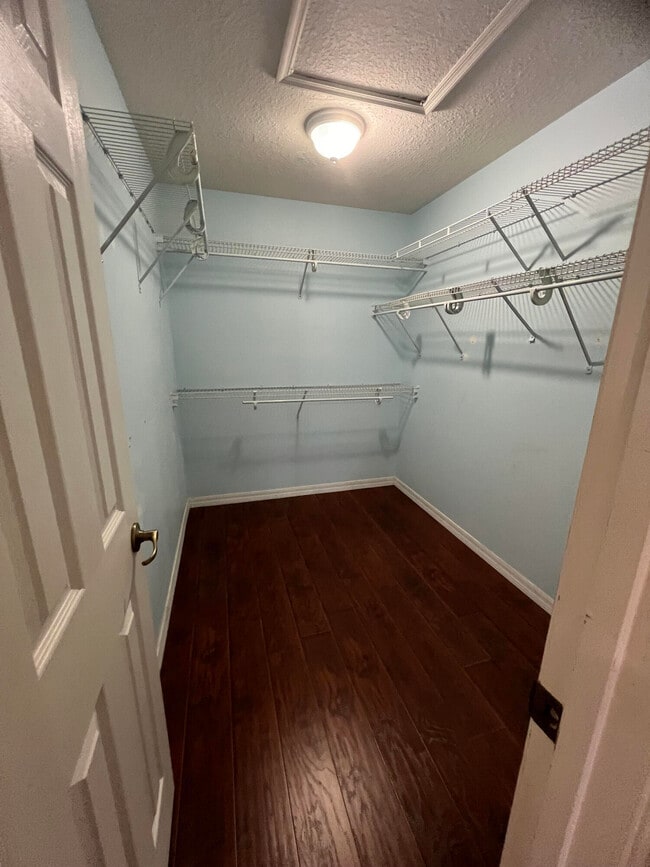 Building Photo - 1851 Abbeyridge Dr