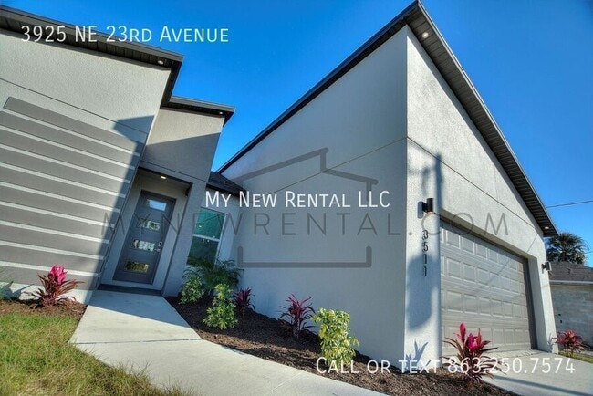 Building Photo - 3925 NE 23rd Ave