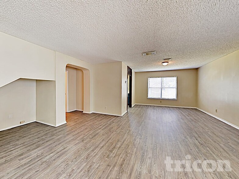 Building Photo - 8015 Chestnut Barr Dr