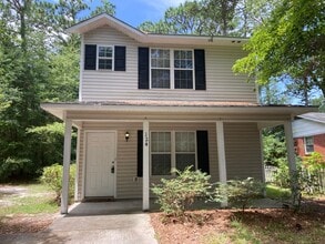 Building Photo - 3 Bedroom 2 Bath House on Hillsdale Drive