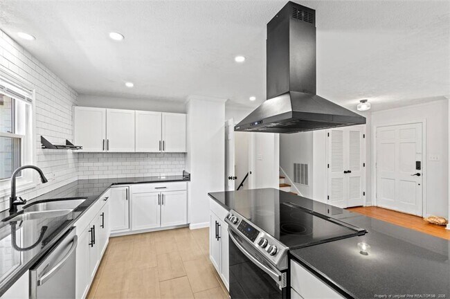 Building Photo - 2710 Fordham Dr