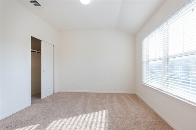 Building Photo - 1620 Bryant Dr