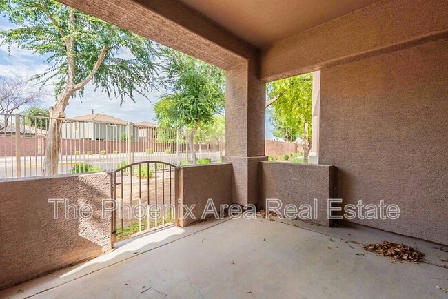 Building Photo - 2600 E Springfield Pl