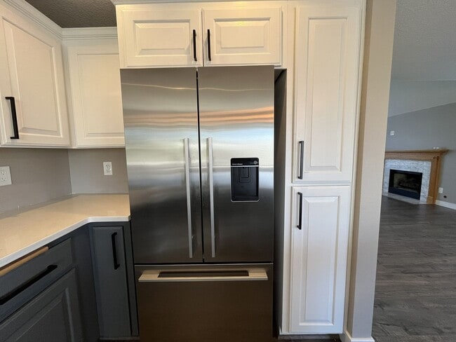 Building Photo - Beautiful Single-Level 3 Bedroom Home with Modern Kitchen and Open Floor Plan