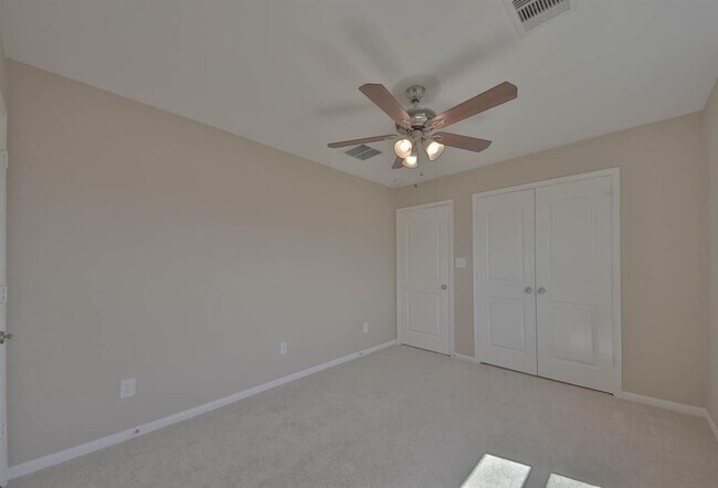 Building Photo - 2211 Dama Dr