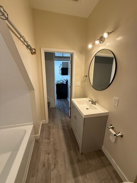 Building Photo - 7601 Hamilton Ave