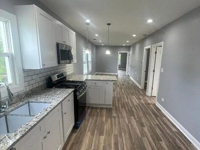 Building Photo - 3021 138th Pl