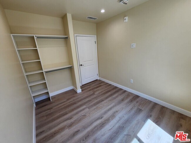 Building Photo - 2726 Cochran Ave