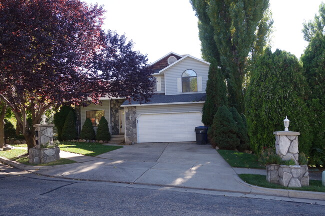 Primary Photo - 1349 E 5150 S