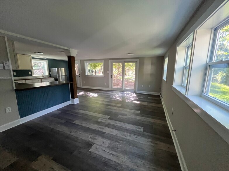 Downstairs Living area/kitchen - 137 Holly Cresent Dr