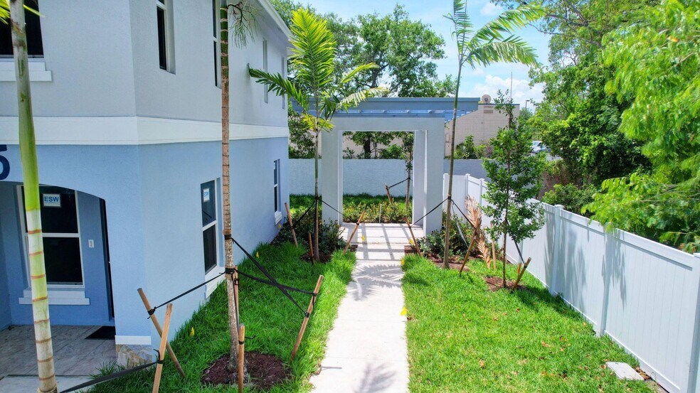 Building Photo - 3871 Patio Ct