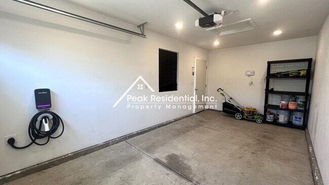 Building Photo - Updated 3bd/2b Home Near UCD Med Center!